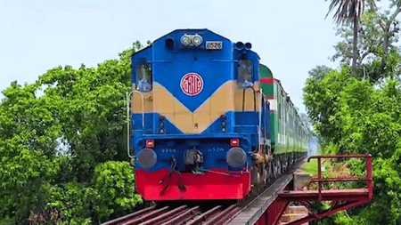ট্রেনের মাইকে মাইকিং, ছুটে এলেন ডাক্তার-নার্স ট্রেন