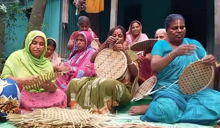 হাত পাখায় জীবিকা!