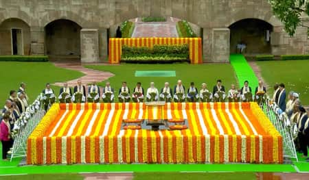 মহাত্মা গান্ধীর সমাধিতে বিশ্বনেতাদের শ্রদ্ধা