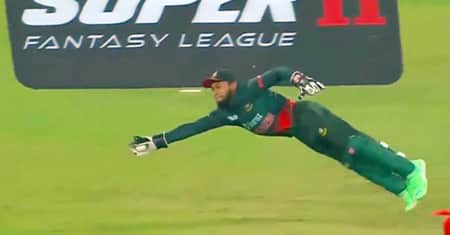 ৮ বলে দুই উইকেট হারিয়ে বিপদে আফগানিস্তান