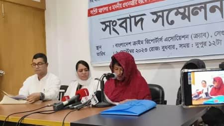 স্ত্রী-সন্তানের স্বীকৃতি চেয়ে নারী চিকিৎসকের সংবাদ সম্মেলন
