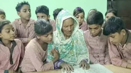 সাধ ছিল লেখাপড়ার, ৯২ বছর বয়সে স্কুলে যাচ্ছেন তিনি