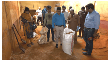 হলুদ-মরিচের গুঁড়ায় রং ও চাল মিশিয়ে বিক্রি, কান ধরে অঙ্গীকার কারখানা মালিকের