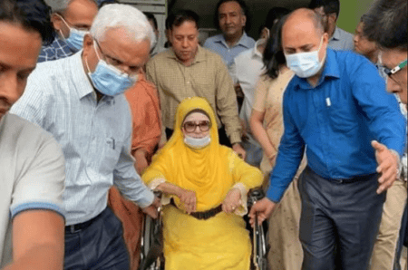 ‘খালেদা জিয়ার বিদেশে চিকিৎসার আবেদনে স্বরাষ্ট্র মন্ত্রণালয়ে’ খালেদা জিয়া