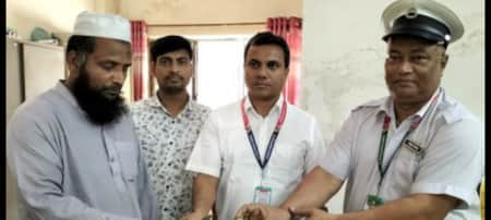 বিনা টিকিটে ট্রেন