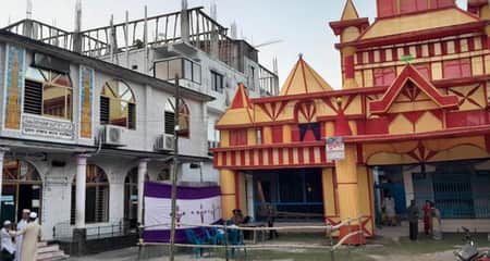 এক উঠোনে মসজিদ ও মন্দির মসজিদ-মন্দির