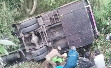 বাস খাদে, ৮ জনের মৃত্যু মৃত্যু