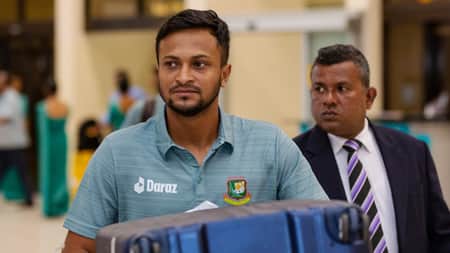 কোচকে যে ‘কারণ’ দেখিয়ে দেশে এসেছেন সাকিব সাকিব