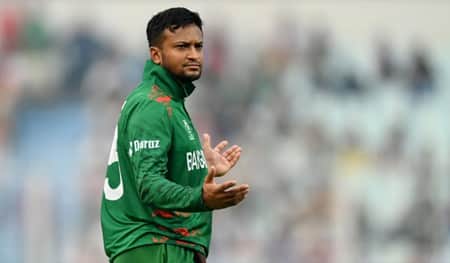 দর্শকদের ‘ভুয়া-ভুয়া’ দুয়োধ্বনির জবাবে যা বললেন সাকিব