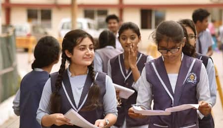 স্কুলে শিক্ষার্থী ভর্তি
