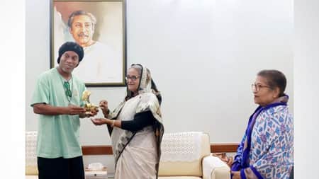 শেখ হাসিনার ভূয়সী প্রশংসা করলেন রোনালদিনহো