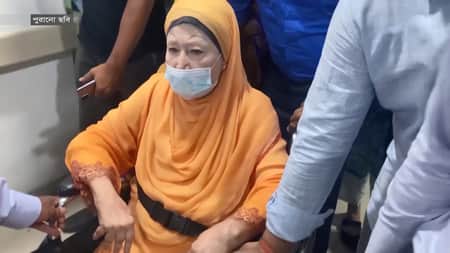 খালেদা জিয়াকে সিসিইউ থেকে কেবিনে স্থানান্তর