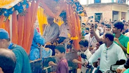 ঘোড়ার গাড়িতে চড়িয়ে ৩ শিক্ষকের বিদায়