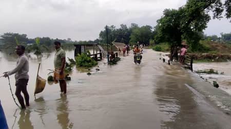 ভারী বৃষ্টিতে গাজীপুরে তলিয়েছে খেতখামার, ক্ষতিগ্রস্ত রাস্তাঘাট ভারী বৃষ্টিতে গাজীপুরে তলিয়েছে খেতখামার, ক্ষতিগ্রস্ত রাস্তাঘাট