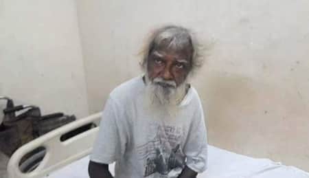 হাসপাতাল থেকে বাড়ি নেয়ার পথে বৃদ্ধ বাবাকে রাস্তায় ফেলে যান ছেলেরা