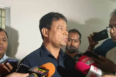 ডিবির পোশাকে বাসে আগুন দেওয়া ব্যক্তিকে খুঁজছি : ডিবি প্রধান হারুন