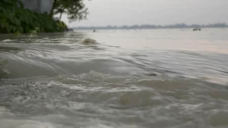 ভারতের সিকিমে বাঁধে ভাঙন, যে ৫ জেলায় ভ য়া ব হ বন্যার শঙ্কা