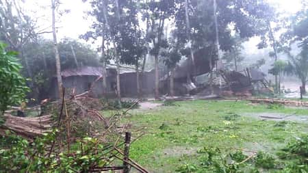 এক মিনিটের ঘূর্ণিঝড়ে লন্ডভন্ড ৬ গ্রাম houses-destroyed-in-the-cyclone