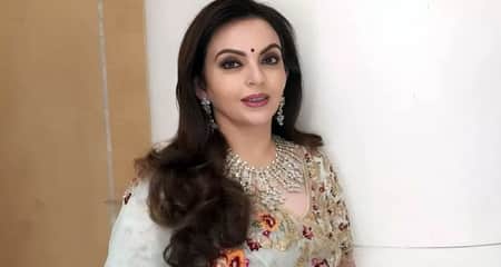 নীতা আম্বানির একটি পোশাকের দামে ঘুরে আসতে পারবেন গোটা বিশ্ব নীতা