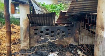 প্রেমিকার বাড়িতে আগুন