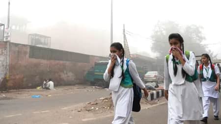 বায়ুদূষণে বন্ধ দিল্লি