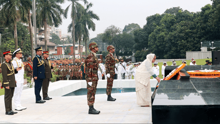শিখা অনির্বাণে রাষ্ট্রপতি ও প্রধানমন্ত্রীর শ্রদ্ধা রাষ্ট্রপতি ও প্রধানমন্ত্রী1