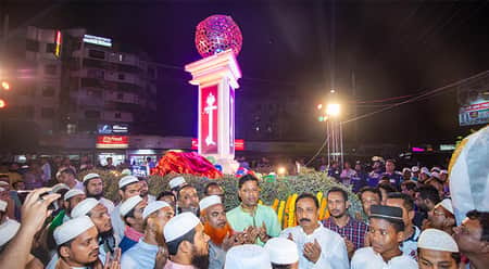 ফেনীতে সুসজ্জিত দৃষ্টিনন্দন ইসলামিক ভাস্কর্য উদ্বোধন
