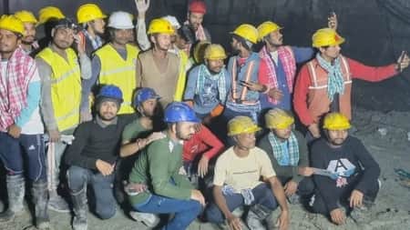 সুড়ঙ্গে যোগব্যায়াম আর লুডো খেলে ১৭ দিন কাটিয়েছেন শ্রমিকরা