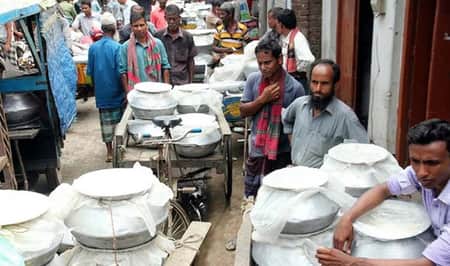 ২৫ টাকা লিটারে দুধ বিক্রি