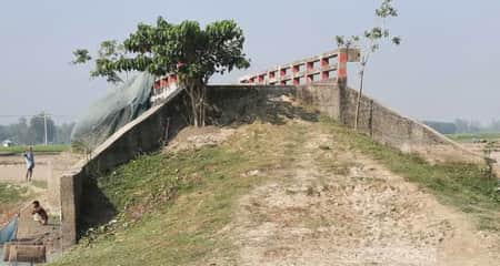 এক যুগ পুরোনো কালভার্টে নেই সংযোগ সড়ক