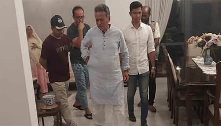 আমীর খসরু গ্রেপ্তার