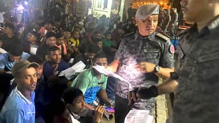 মালয়েশিয়ায় ২০৩ বাংলাদেশি আটক