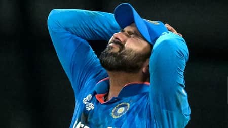 ফাইনালে পরাজয়ের দ্বারপ্রান্তে ভারত