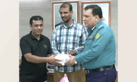 কুড়িয়ে পাওয়া ৭ লাখ টাকা ফিরিয়ে দিয়ে নজির স্থাপন আব্দুল কাইয়ুম