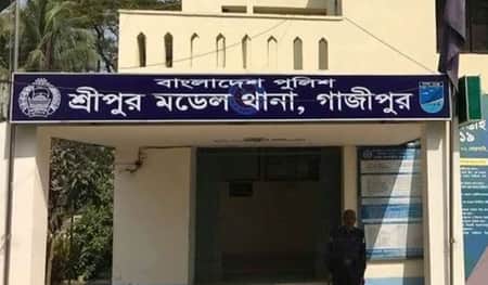 জঙ্গলে অটোরিকশা নিচে পড়ে ছিল চালকের মরদেহ জঙ্গলে অটোরিকশা নিচে পড়ে ছিল চালকের মরদেহ
