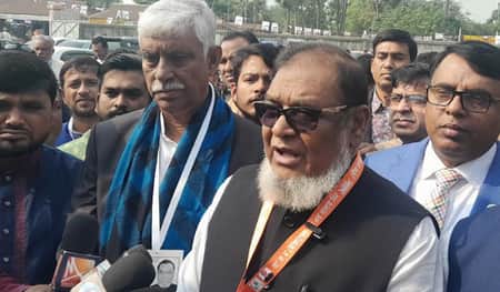 জাহাঙ্গীরের কথা বিবেচনায় আনার মতো লোক তিনি এখনো হননি জাহাঙ্গীরের কথা বিবেচনার মতো লোক তিনি এখনো হননি