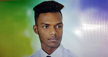 শিক্ষিকার প্রেমে পাগল ছাত্রের কাণ্ডে হতবাক সবাই প্রেমে ব্যর্থ
