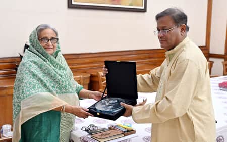 ‘এশিয়া ক্লাইমেট মোবিলিটি চ্যাম্পিয়ন লিডার’ অ্যাওয়ার্ড গ্রহণ প্রধানমন্ত্রীর