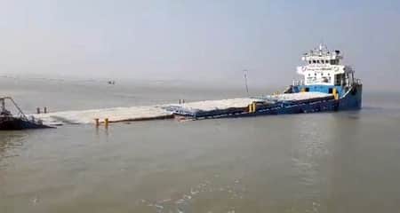 সুন্দরবনে ফ্লাইএ্যাশ বোঝাই লাইটার জাহাজ ডুবি লাইটার জাহাজ ডুবি