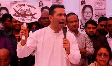 সোহেল তাজ ভোটের মাঠে বোনের প্রচরণায় সোহেল তাজ ভোটের মাঠে বোনের প্রচরণায়