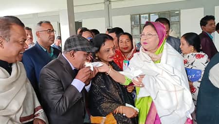 কালীগঞ্জে বড়দিনে আ’লীগ ও স্বতন্ত্র প্রার্থীর শুভেচ্ছা বিনিময় Kaligonj-Gazipur-Borodin-2
