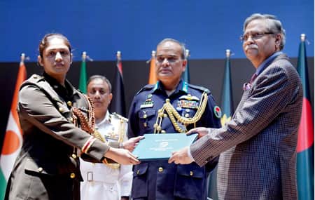 এনডিসি প্রশিক্ষণার্থীদেরকে জাতীয় উন্নয়নে অবদান রাখার আহ্বান রাষ্ট্রপতির