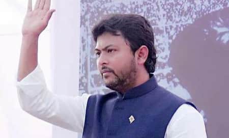 স্বতন্ত্র প্রার্থী হয়ে নৌকা জেতানোর কমিটিতে নিক্সন চৌধুরী!