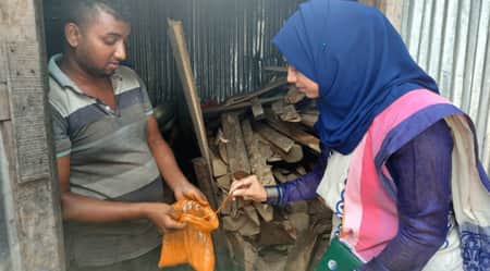 মুরগির মাংসে টেক্সটাইল রং, নান্না মিয়া বিরিয়ানিকে জরিমানা