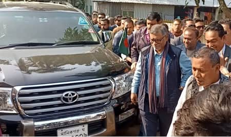 রাষ্ট্রীয় প্রটোকল ব্যবহার করে নির্বাচনী প্রচারণা, স্বাস্থ্যমন্ত্রীকে সতর্ক করল ইসি