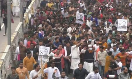 ঢাকা-২০ আসনে স্বতন্ত্র প্রার্থীর প্রচারণায় গণজোয়ার!