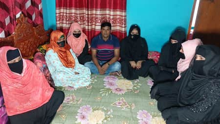 তিন মাসেই ৩ বিয়ে, একসঙ্গে ৭ স্ত্রীকে নিয়ে সংসার প্রবাসীর!