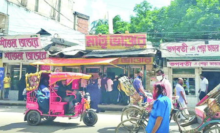 টিনের ঘরে খাঁটি রসমালাই