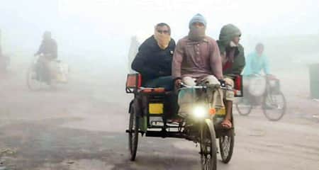 শীতে কাহিল কুড়িগ্রামের মানুষ, ব্যাহত জীবনযাত্রা শীতের তীব্রতা