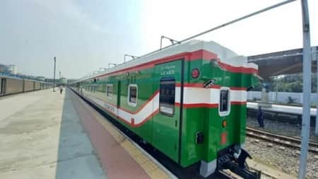 পর্যটক এক্সপ্রেস